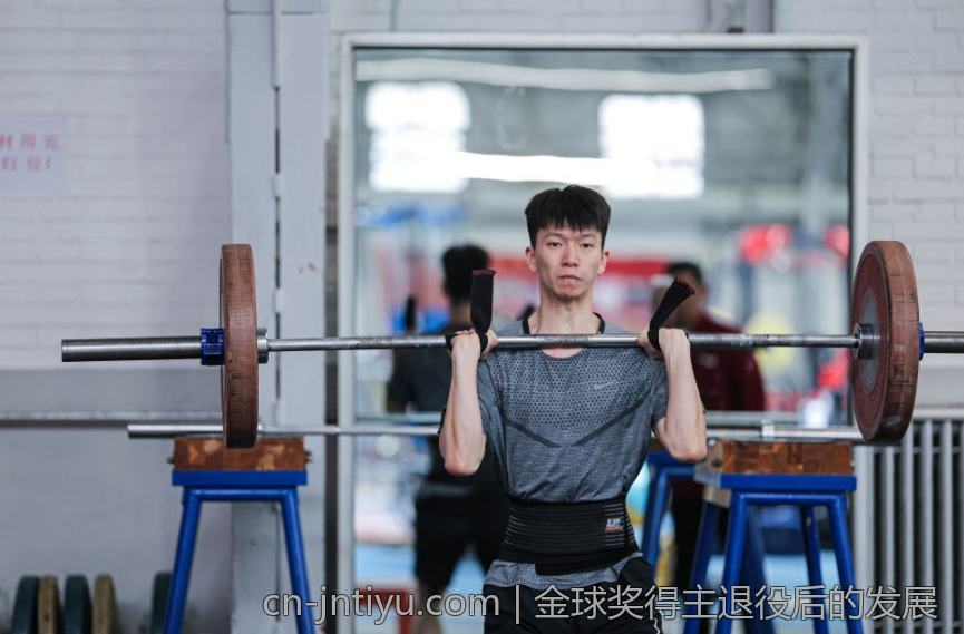 从奖杯到荣耀：国际足联世界杯的传奇之路